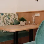 加尔尼格洛肯斯图尔酒店 酒店